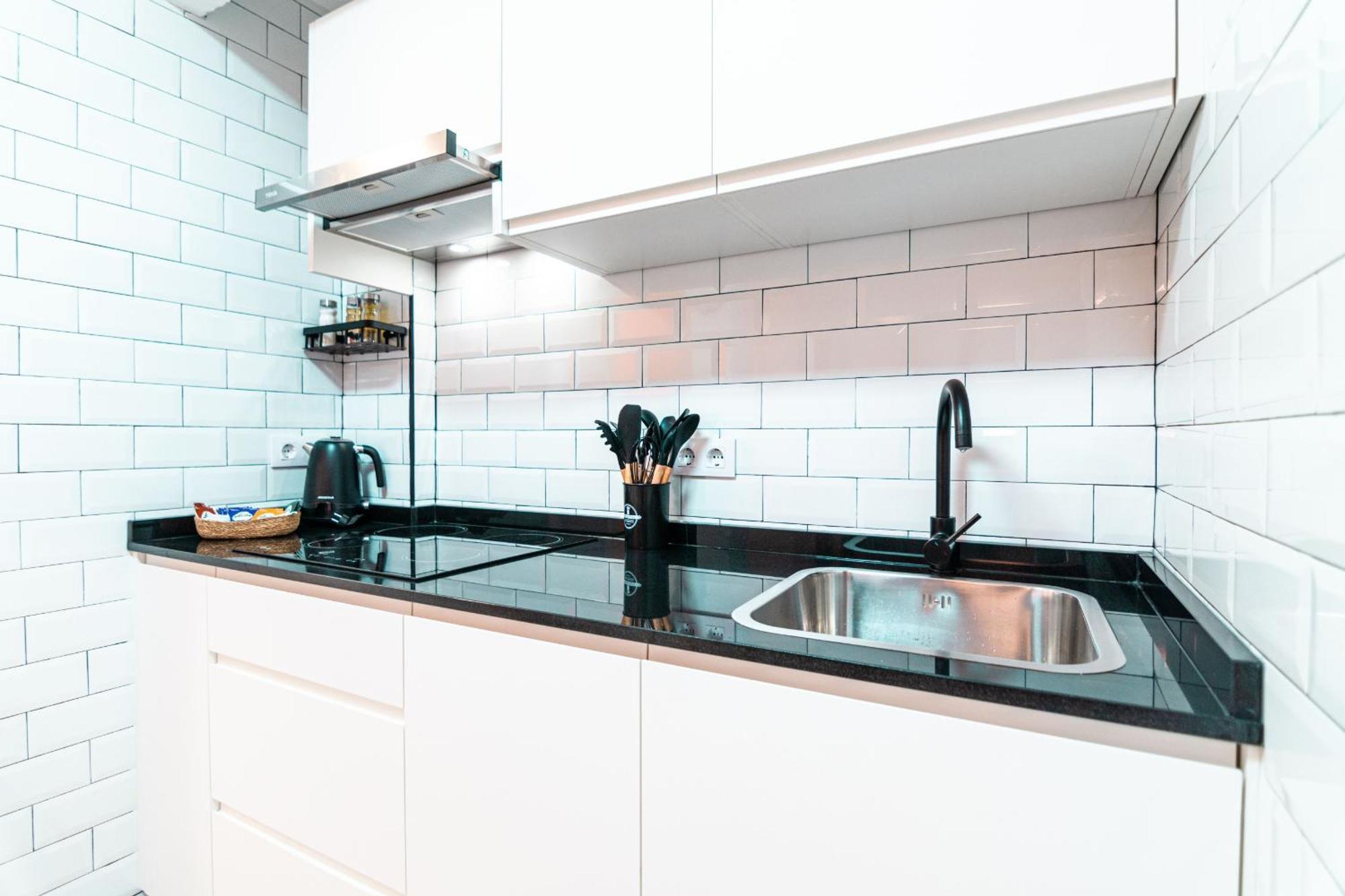 Edomus Playa Y Sol Boutique Apartment Севиля Екстериор снимка