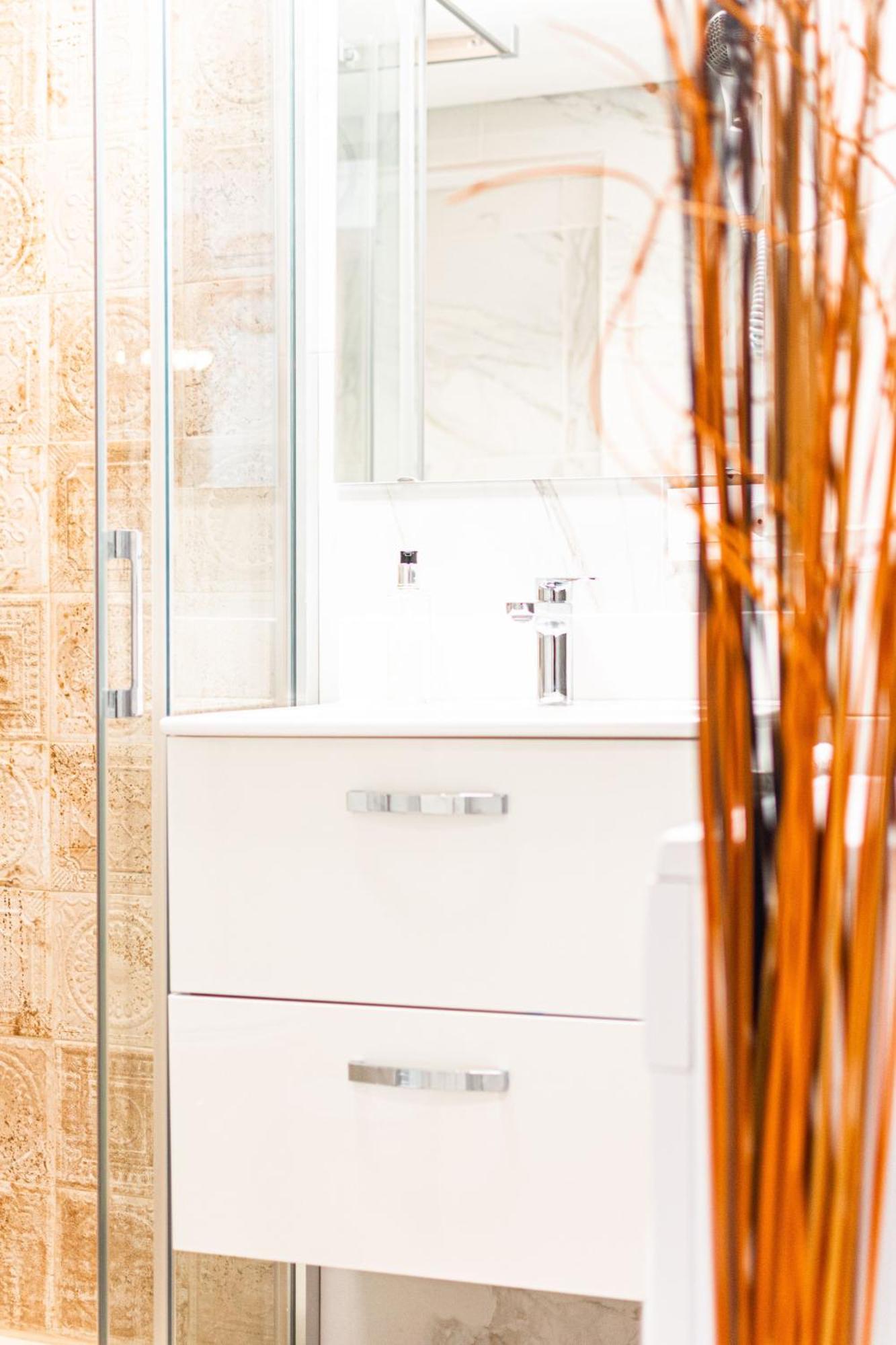 Edomus Playa Y Sol Boutique Apartment Севиля Екстериор снимка